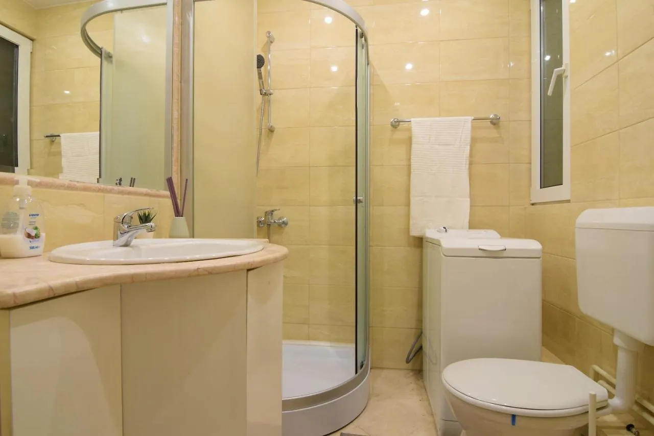 Apartment Resedinta Lui Calin - Calea Victoriei Near Royal Palace Bucharest Romania